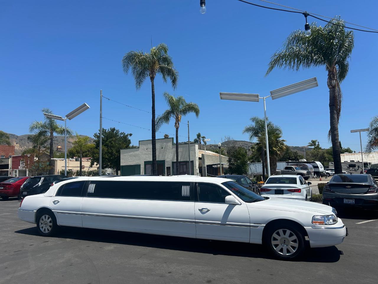 Lincoln Town Car 4dr Sdn Executive w/Livery Pkg 2004