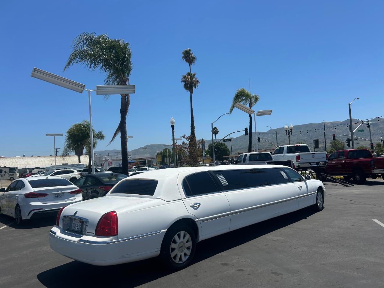 Lincoln Town Car 4dr Sdn Executive w/Livery Pkg 2004