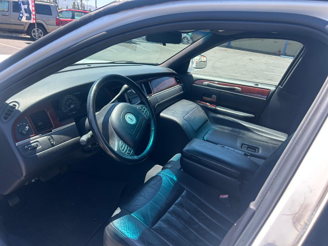 Lincoln Town Car 4dr Sdn Executive w/Livery Pkg 2004