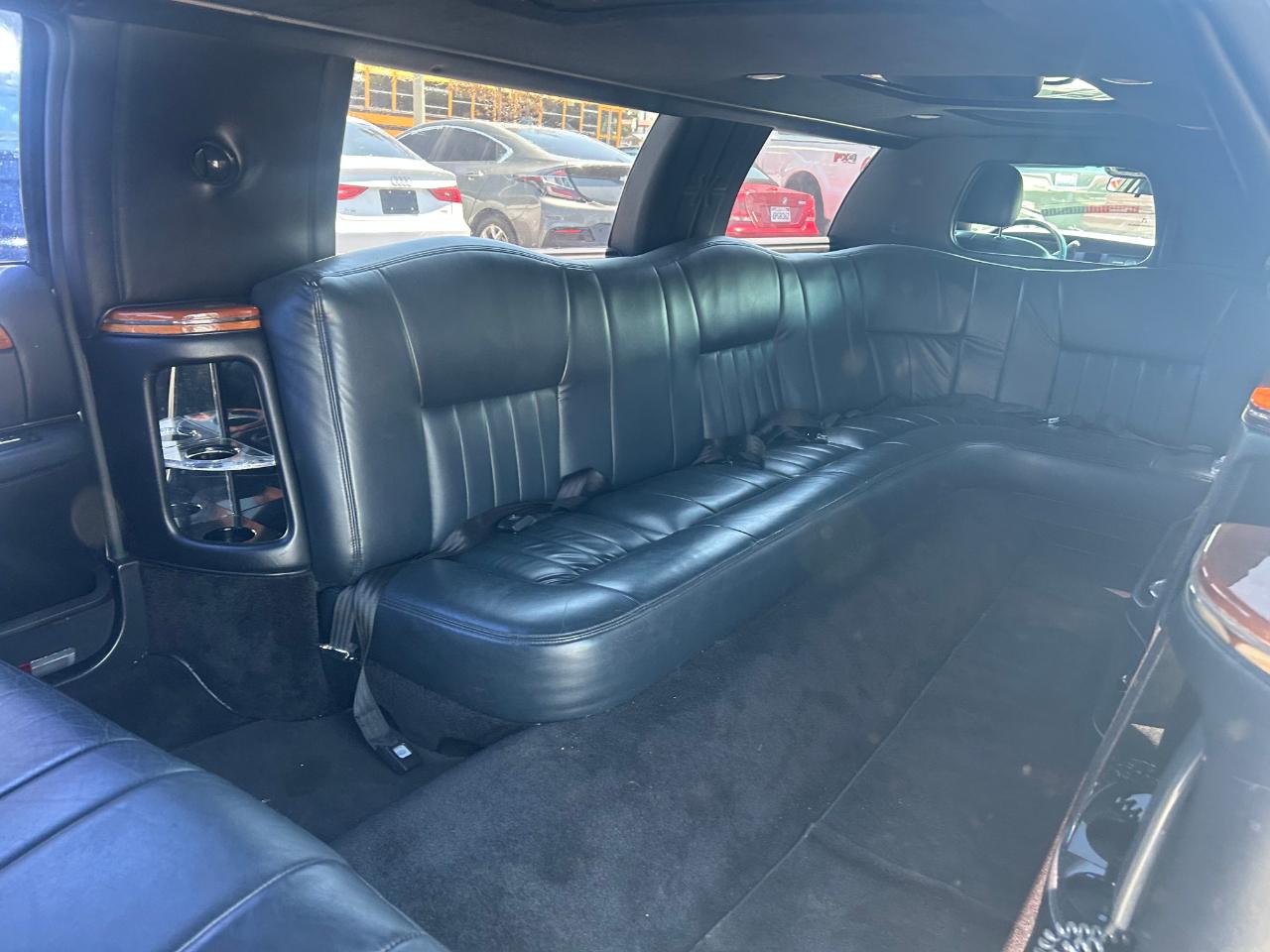 Lincoln Town Car 4dr Sdn Executive w/Livery Pkg 2004