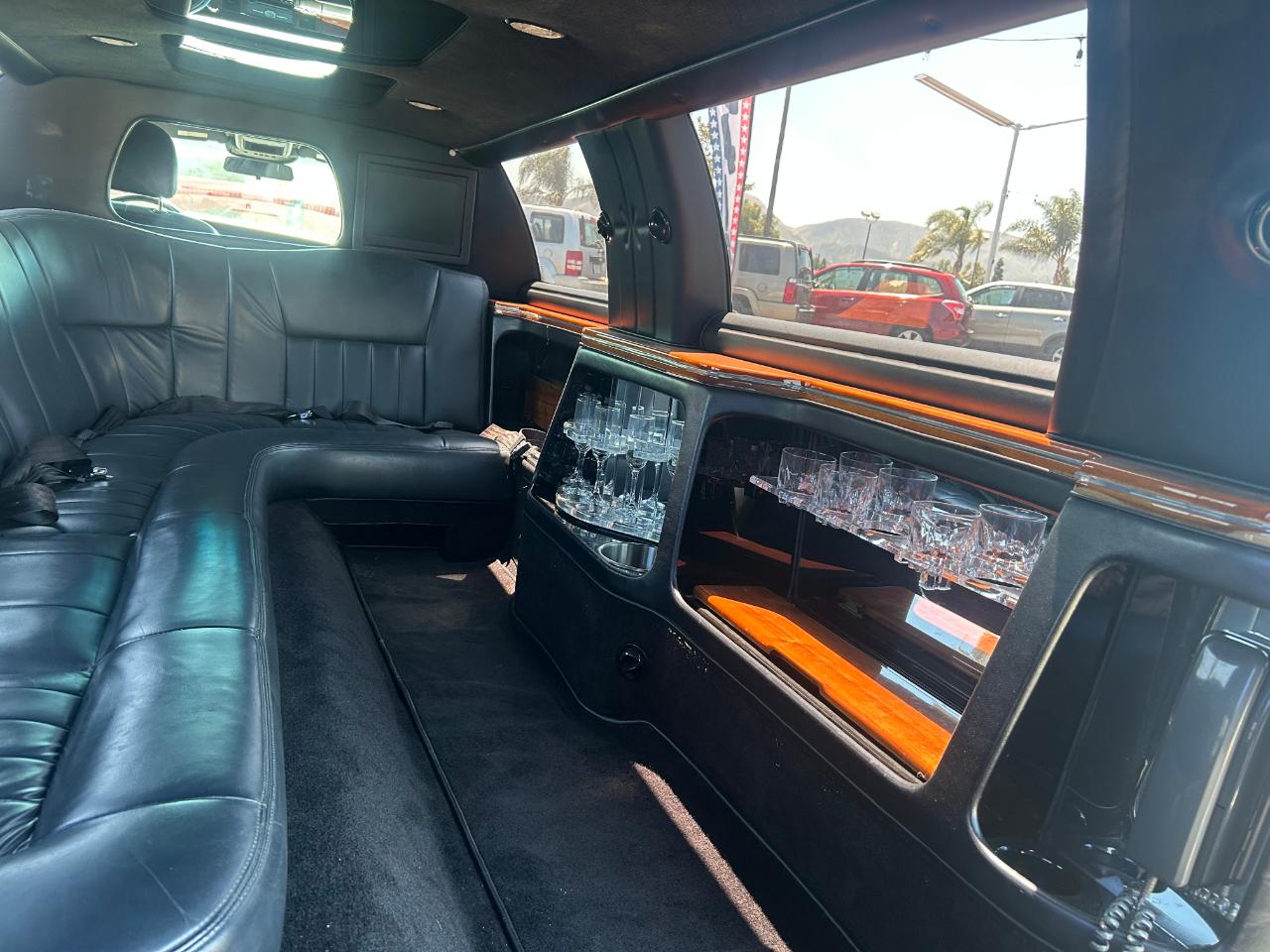 Lincoln Town Car 4dr Sdn Executive w/Livery Pkg 2004