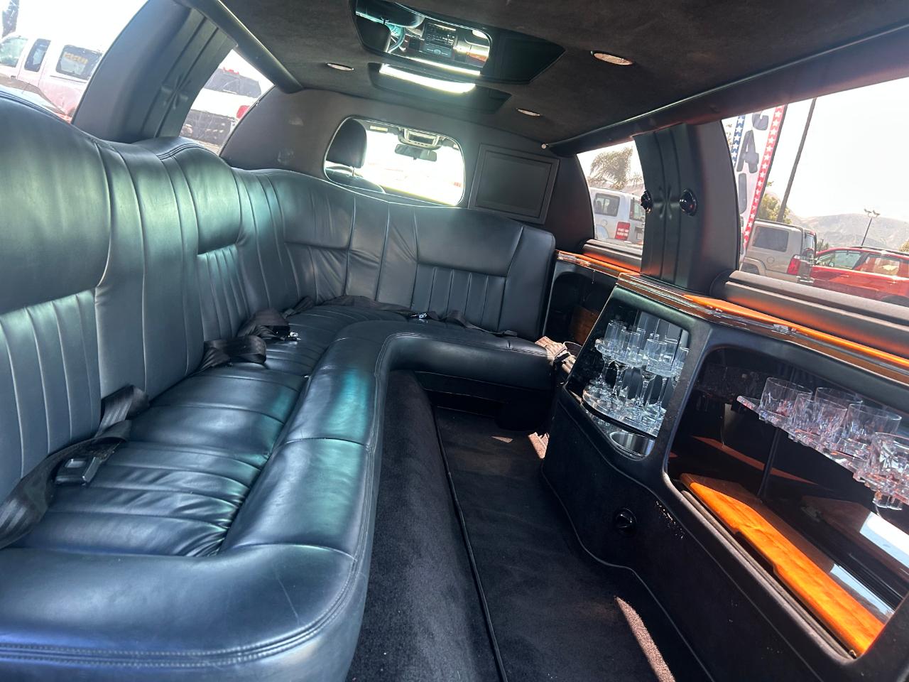 Lincoln Town Car 4dr Sdn Executive w/Livery Pkg 2004