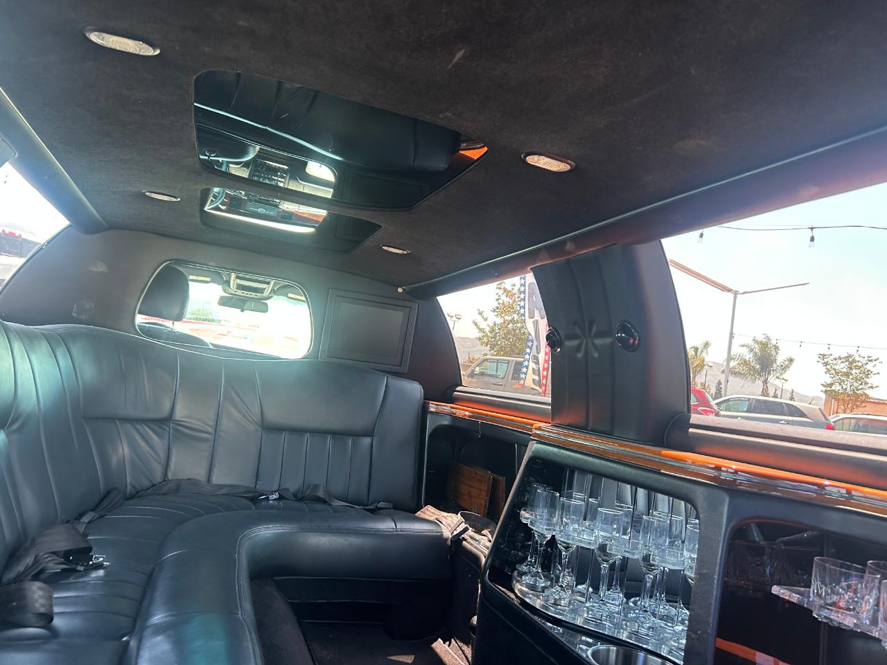 Lincoln Town Car 4dr Sdn Executive w/Livery Pkg 2004