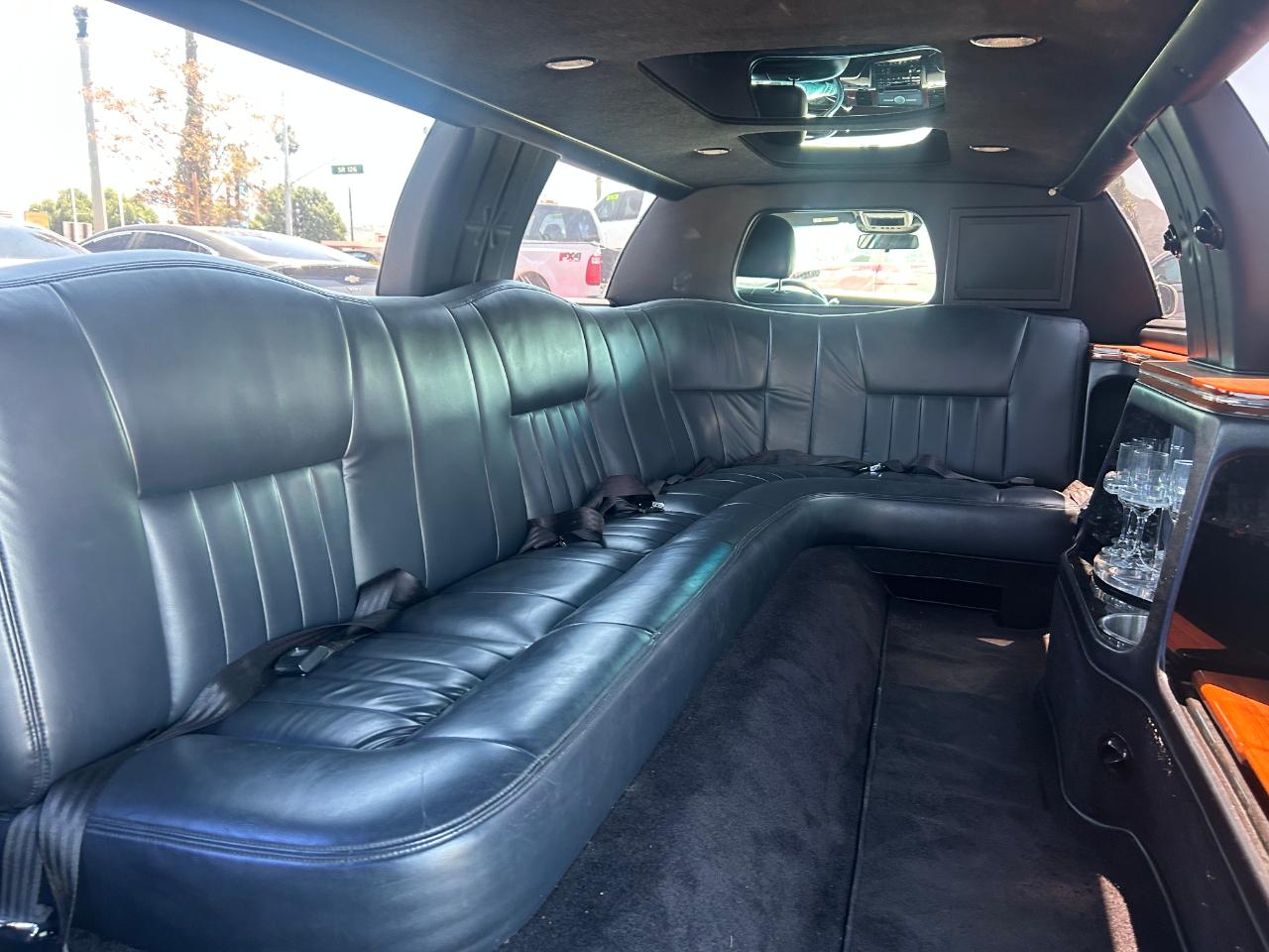 Lincoln Town Car 4dr Sdn Executive w/Livery Pkg 2004