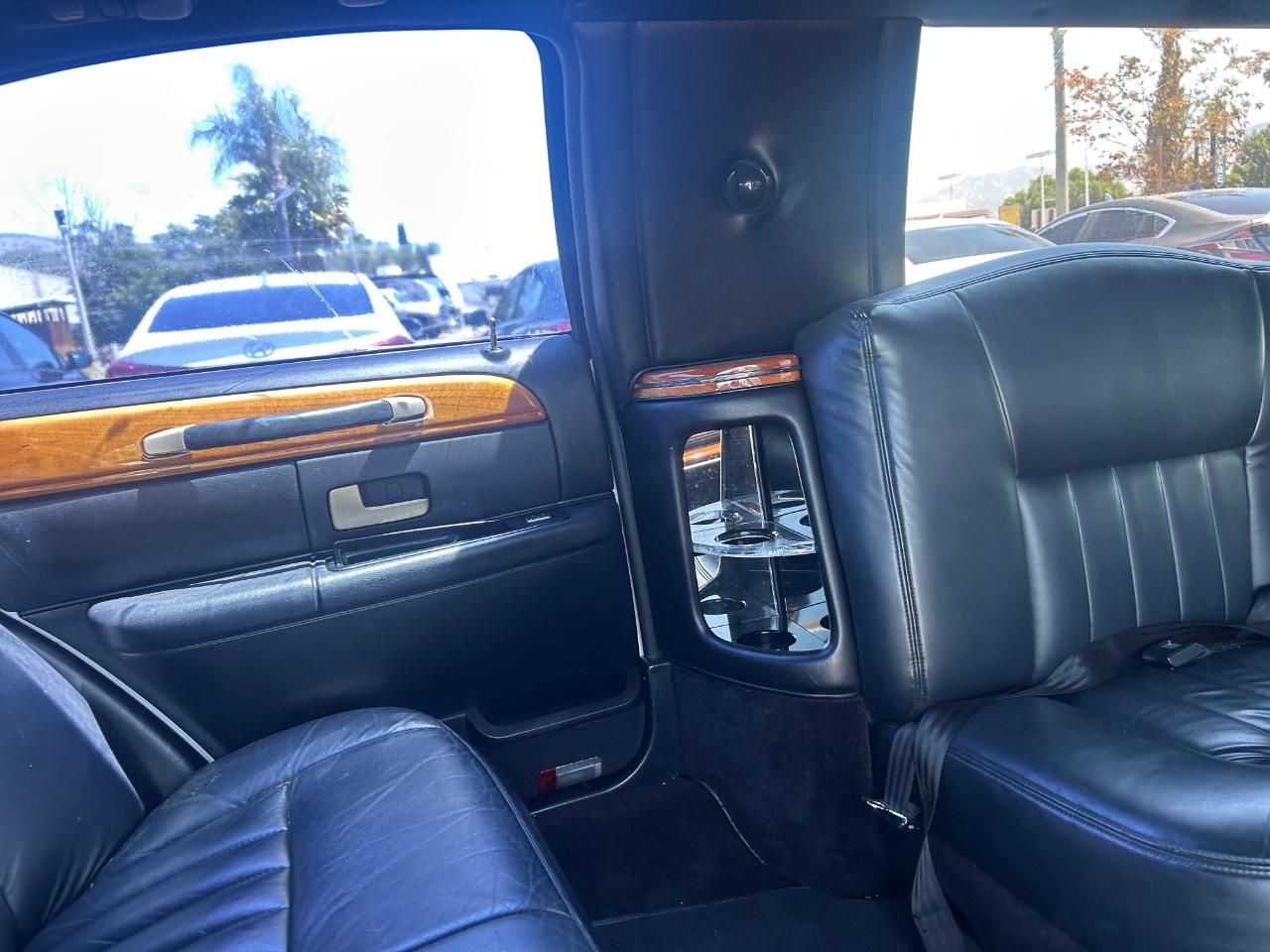 Lincoln Town Car 4dr Sdn Executive w/Livery Pkg 2004