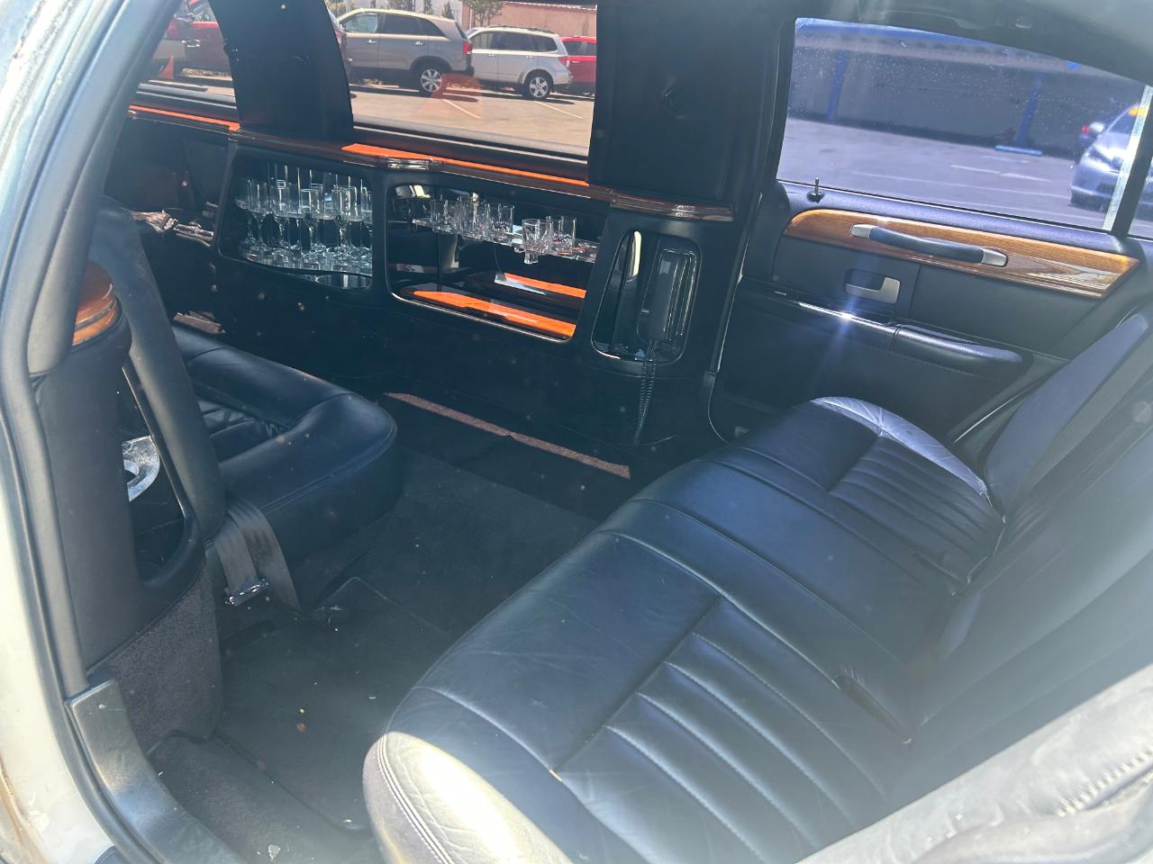 Lincoln Town Car 4dr Sdn Executive w/Livery Pkg 2004