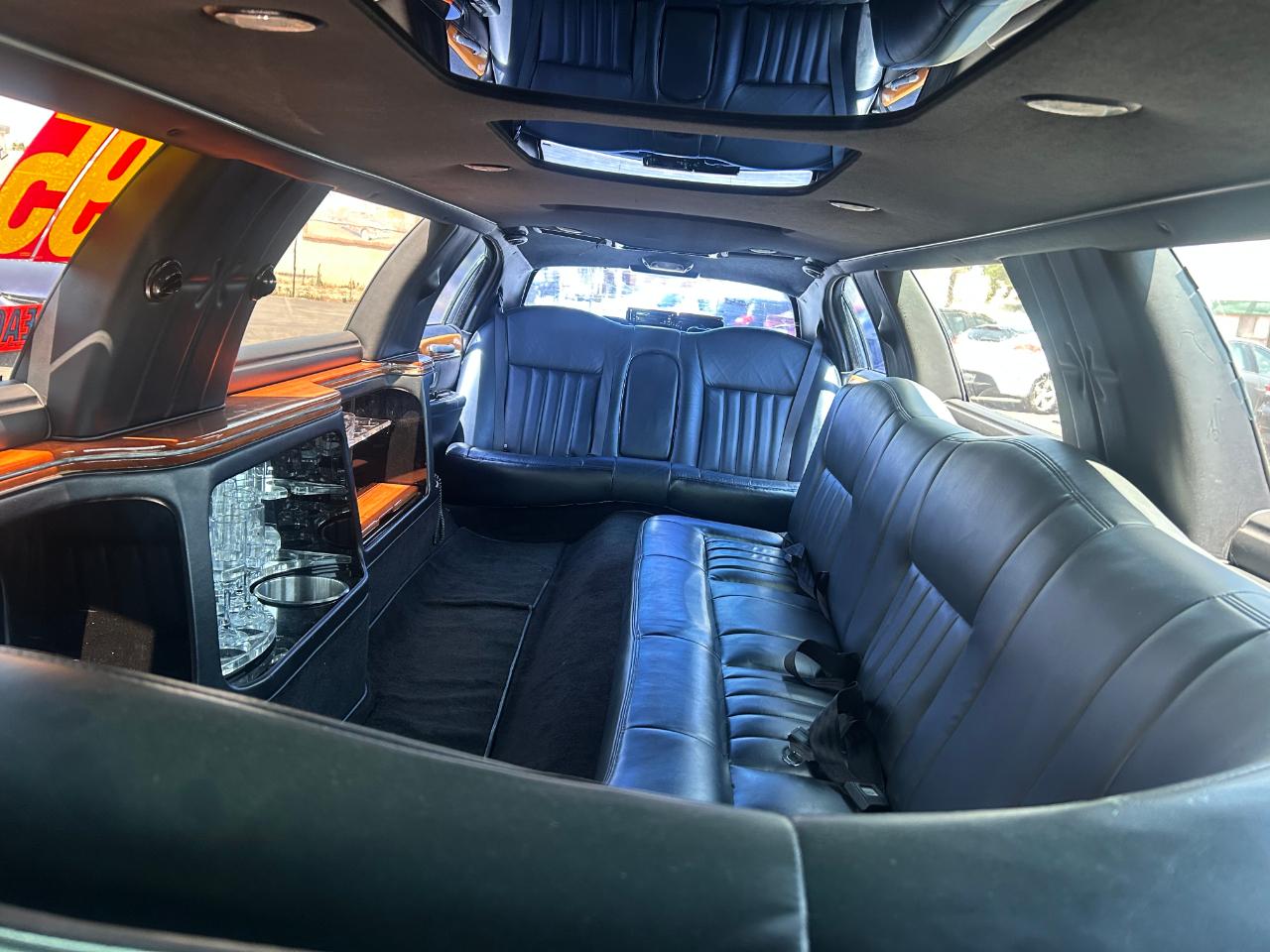 Lincoln Town Car 4dr Sdn Executive w/Livery Pkg 2004