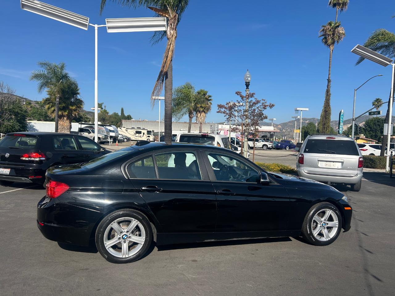 BMW 3 Series 4dr Sdn 320i RWD 2013