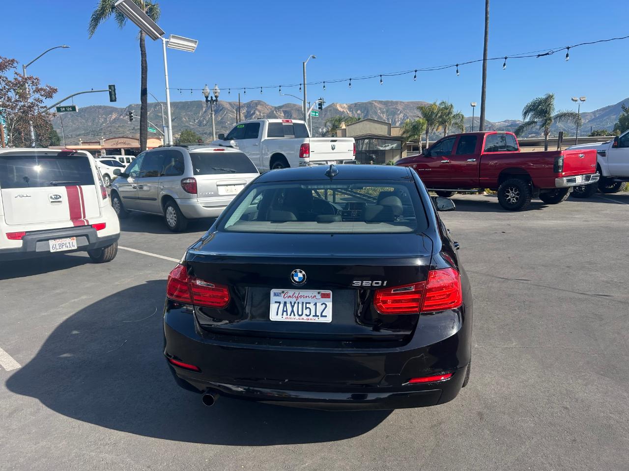 BMW 3 Series 4dr Sdn 320i RWD 2013