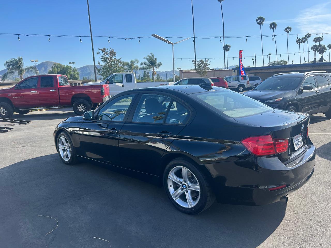 BMW 3 Series 4dr Sdn 320i RWD 2013