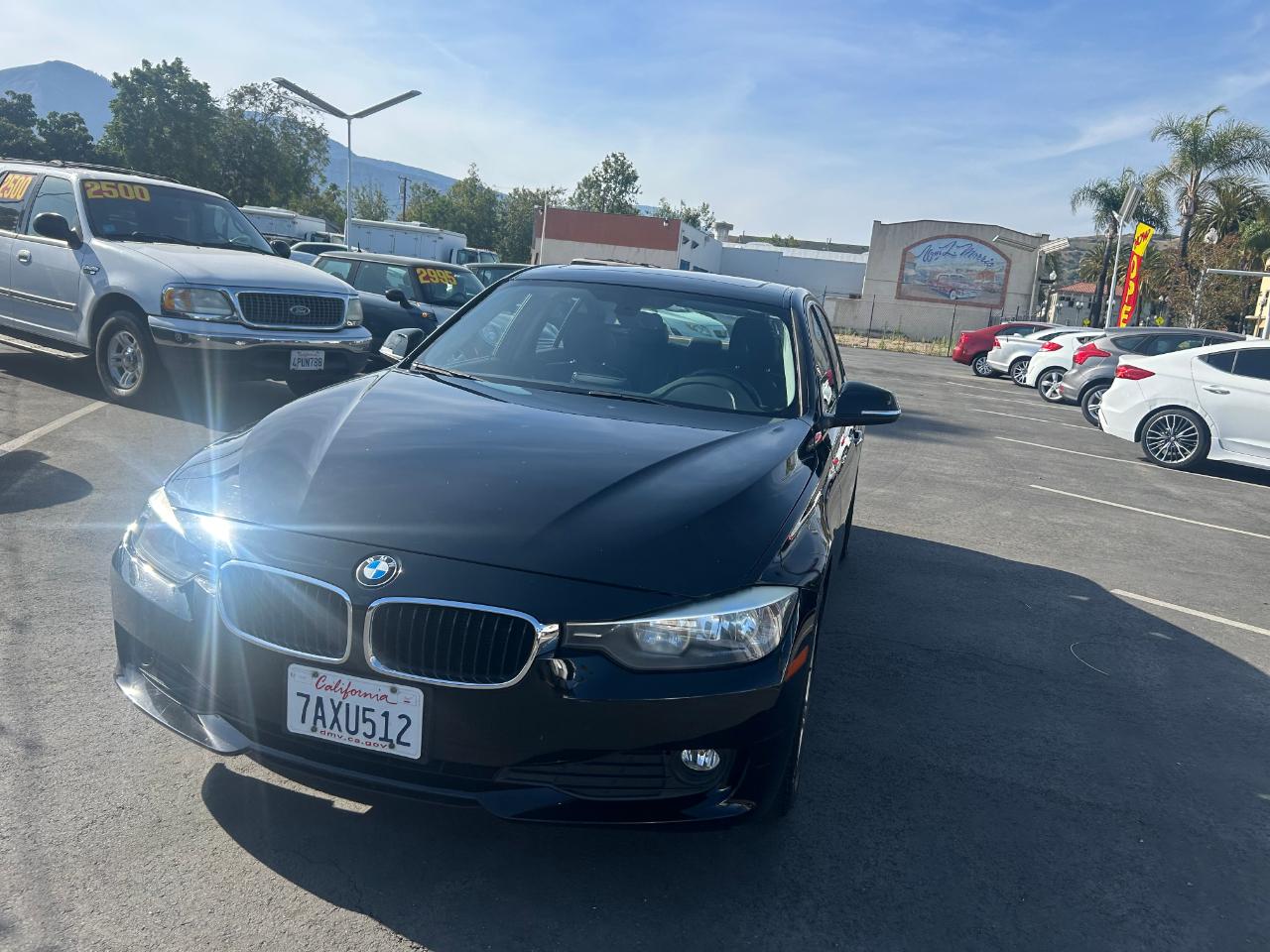 BMW 3 Series 4dr Sdn 320i RWD 2013