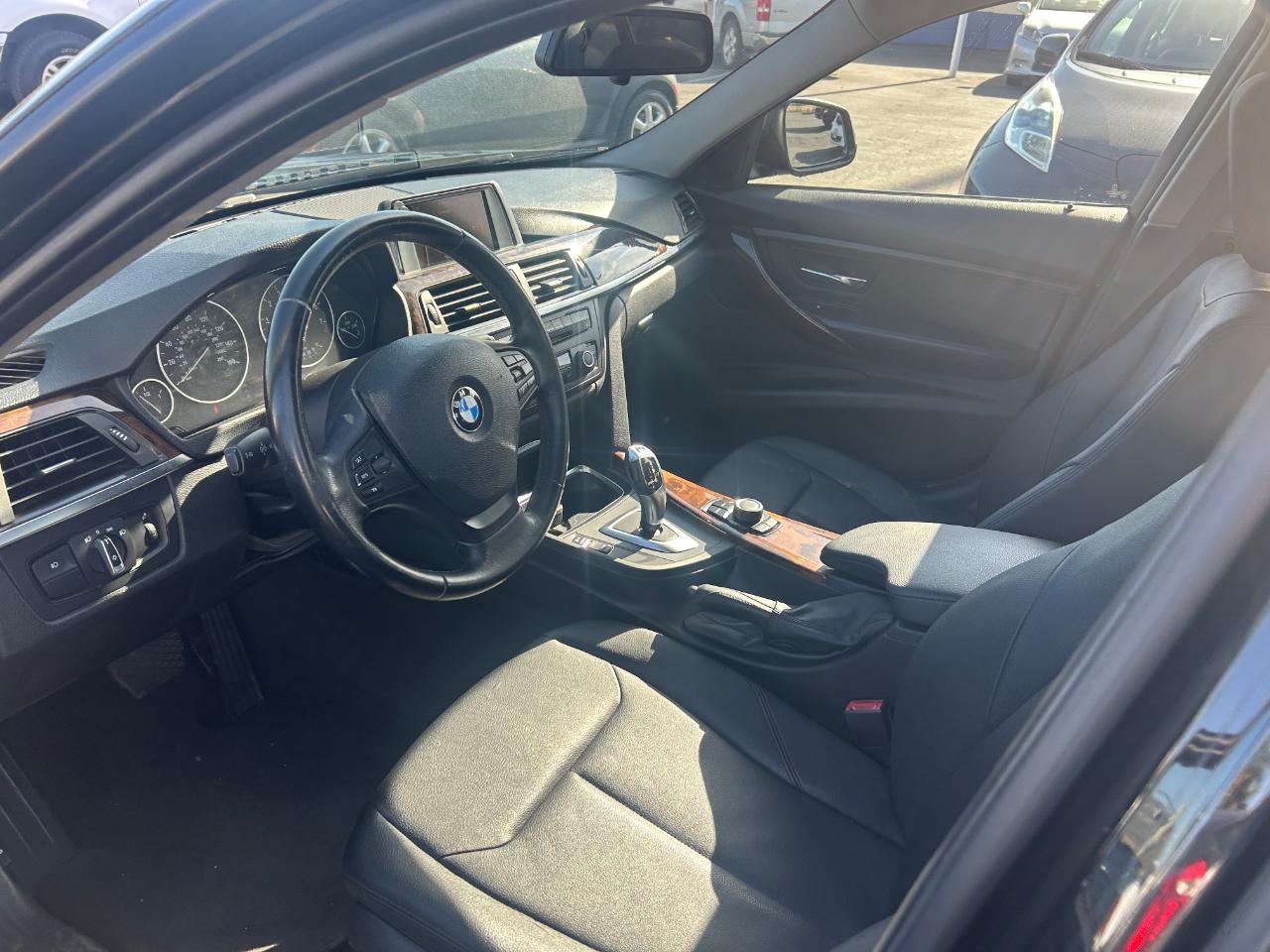 BMW 3 Series 4dr Sdn 320i RWD 2013