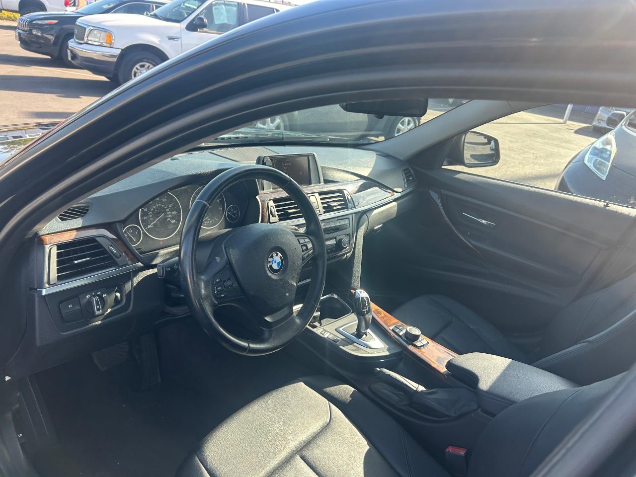 BMW 3 Series 4dr Sdn 320i RWD 2013