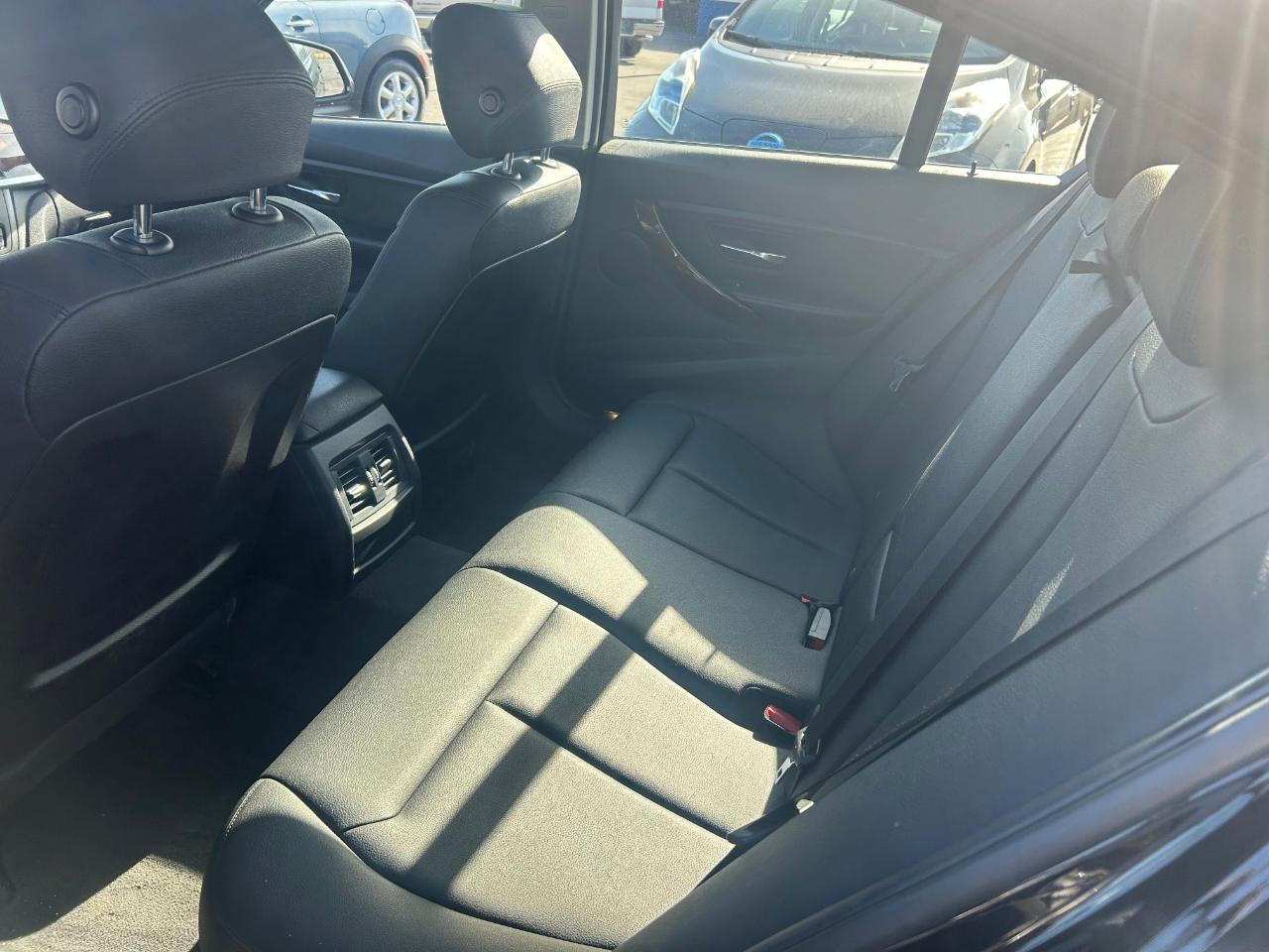 BMW 3 Series 4dr Sdn 320i RWD 2013