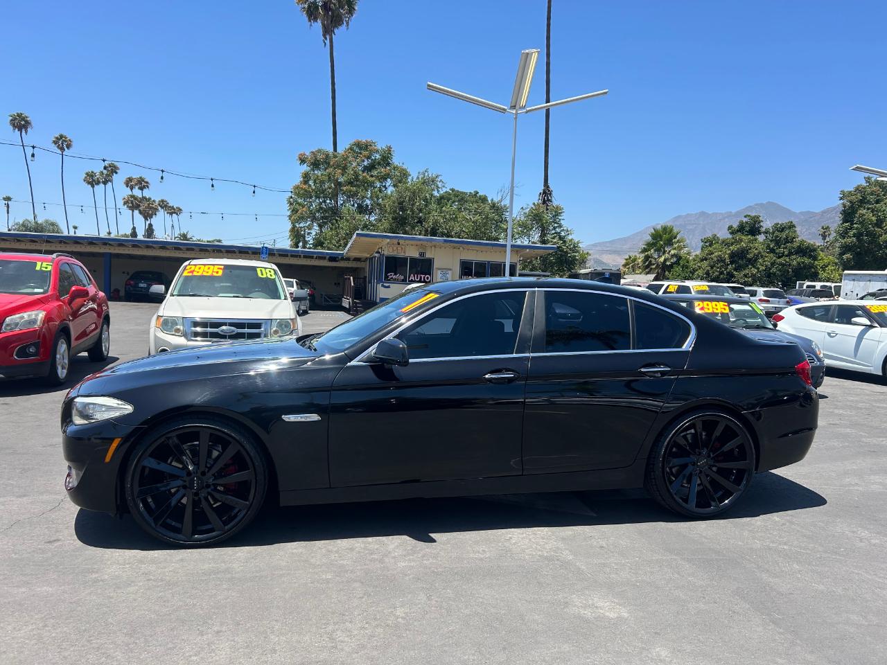 BMW 5 Series 4dr Sdn 528i RWD 2011