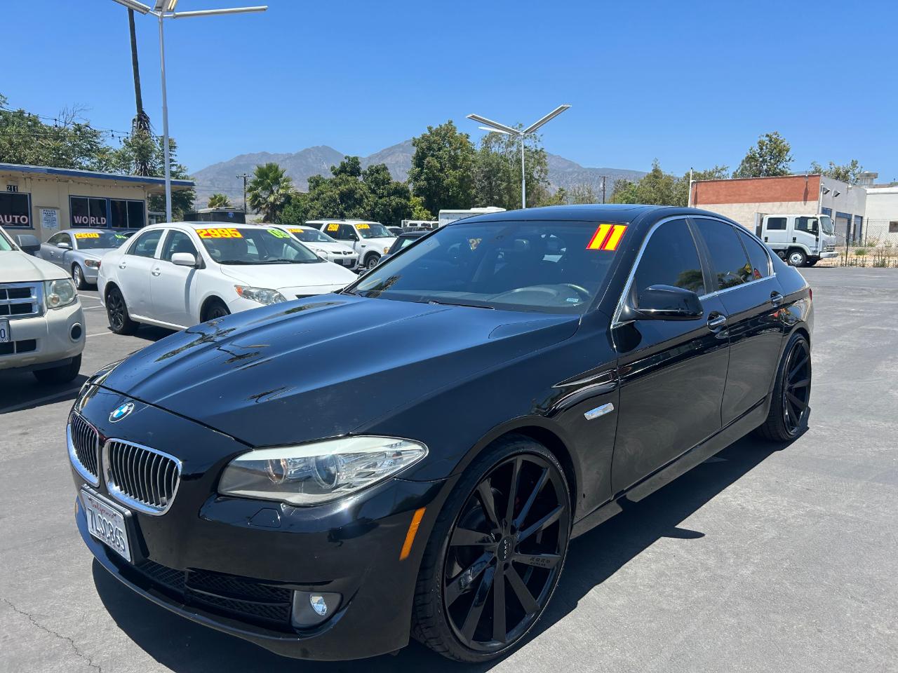 BMW 5 Series 4dr Sdn 528i RWD 2011