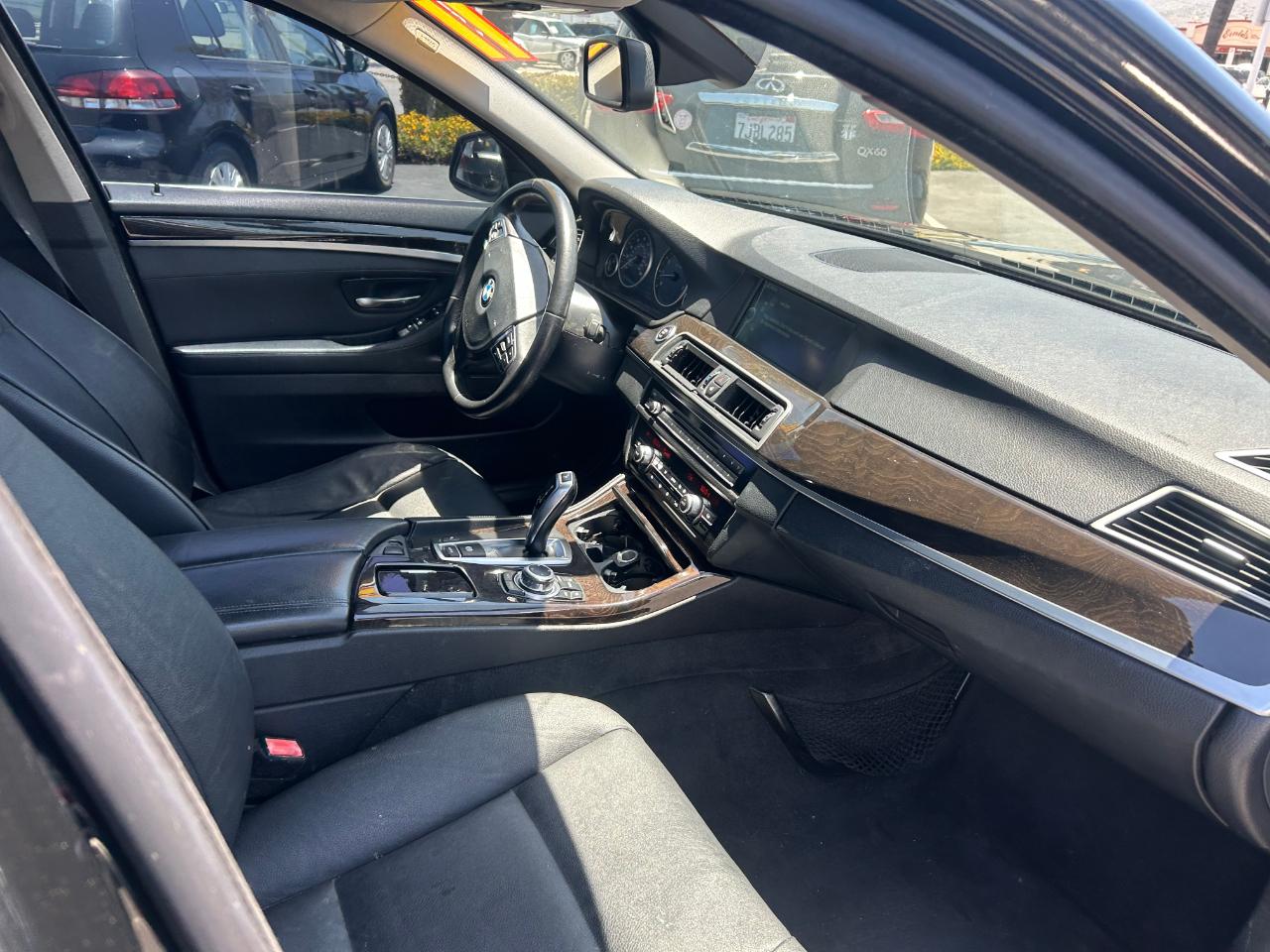 BMW 5 Series 4dr Sdn 528i RWD 2011