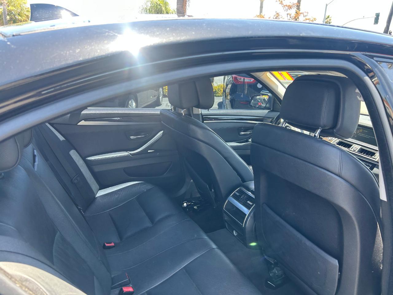BMW 5 Series 4dr Sdn 528i RWD 2011