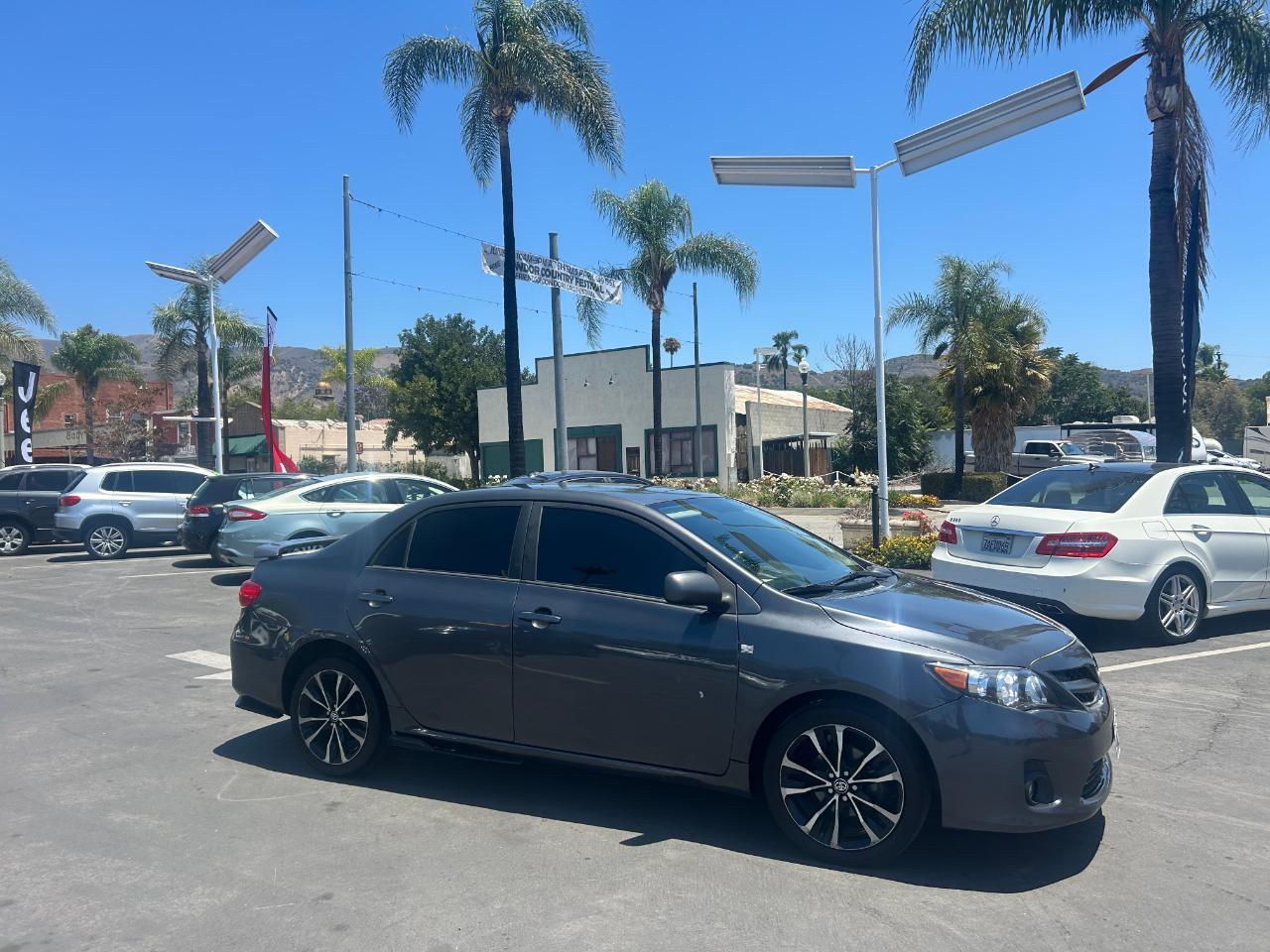 Toyota Corolla 4dr Sdn Auto LE (Natl) 2011