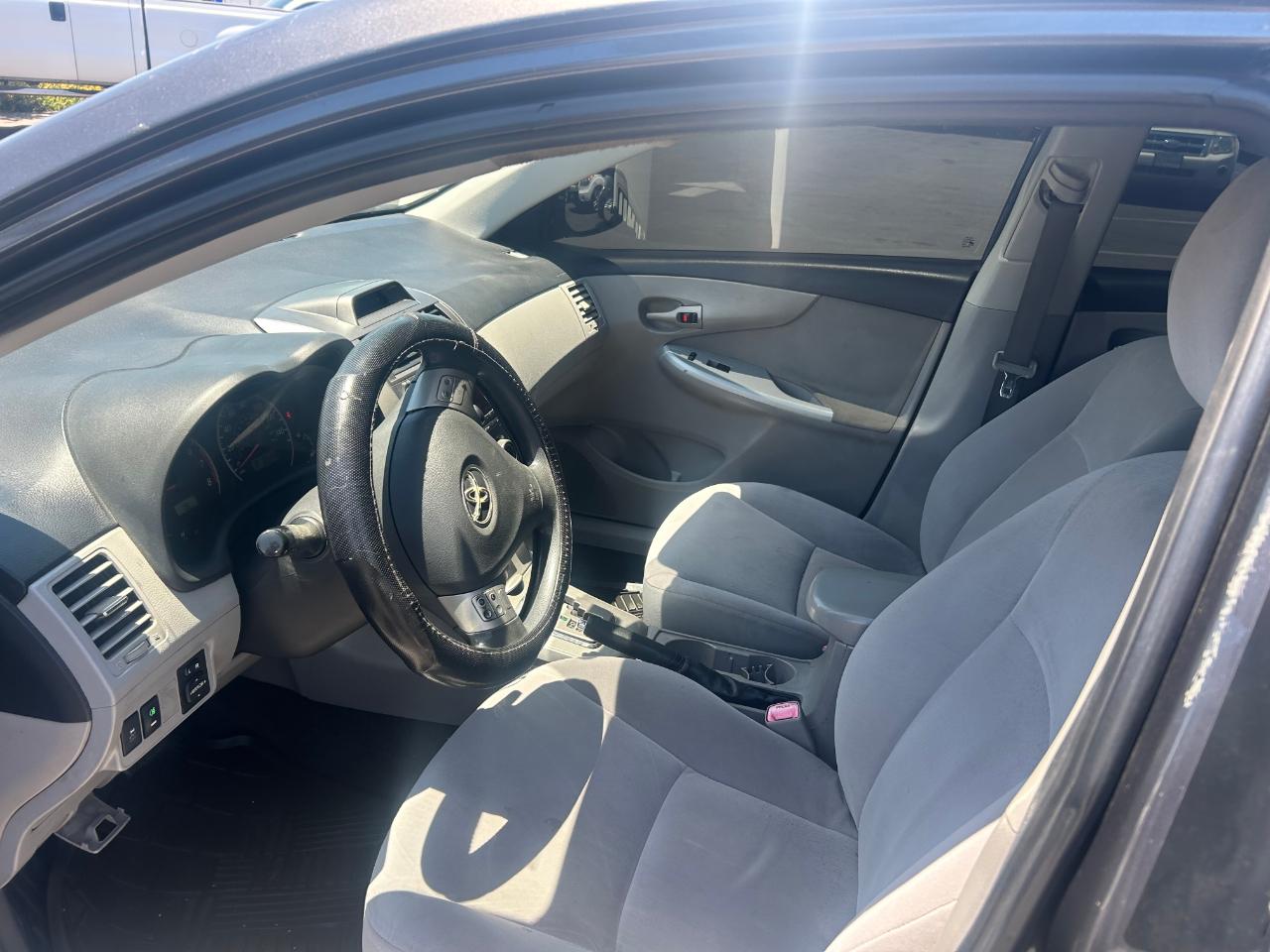 Toyota Corolla 4dr Sdn Auto LE (Natl) 2011