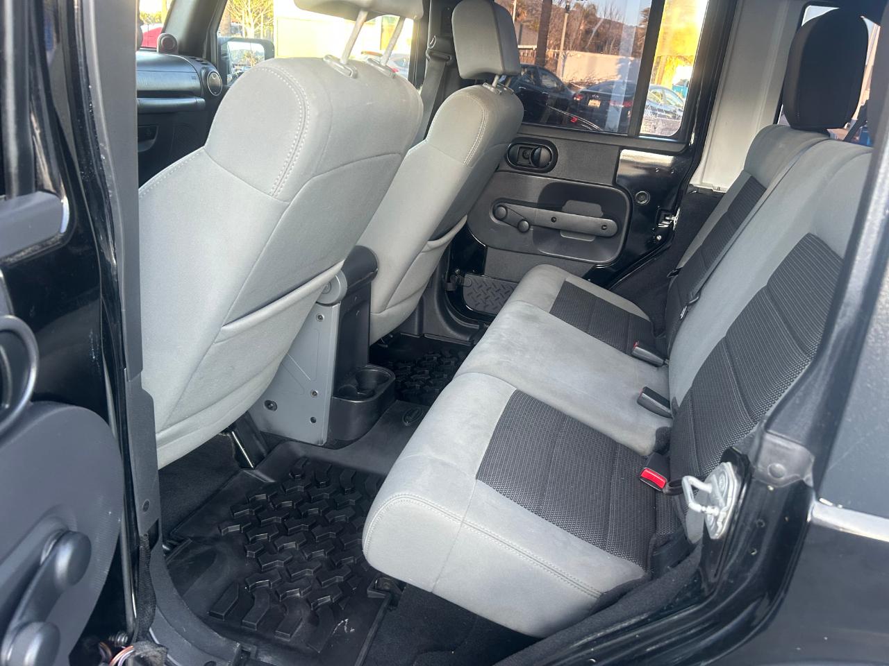 Jeep Wrangler Unlimited Sport RWD 2010