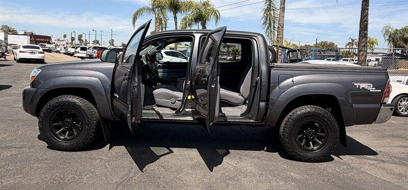 Toyota Tacoma 4WD  2011