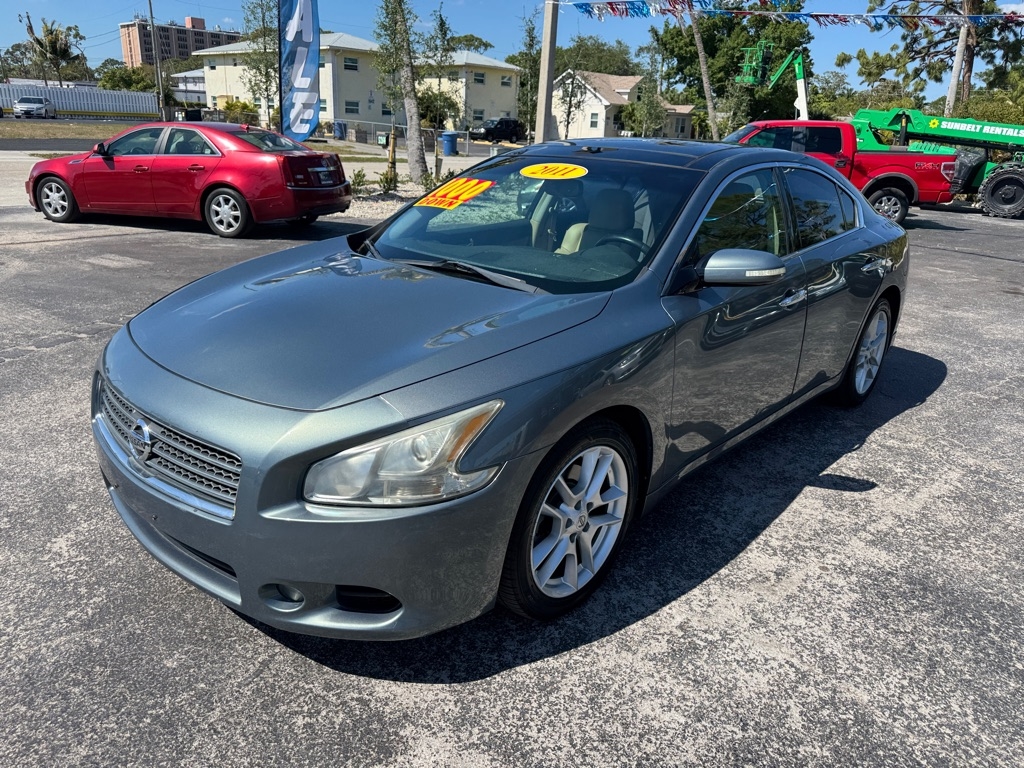 Nissan Maxima  2011