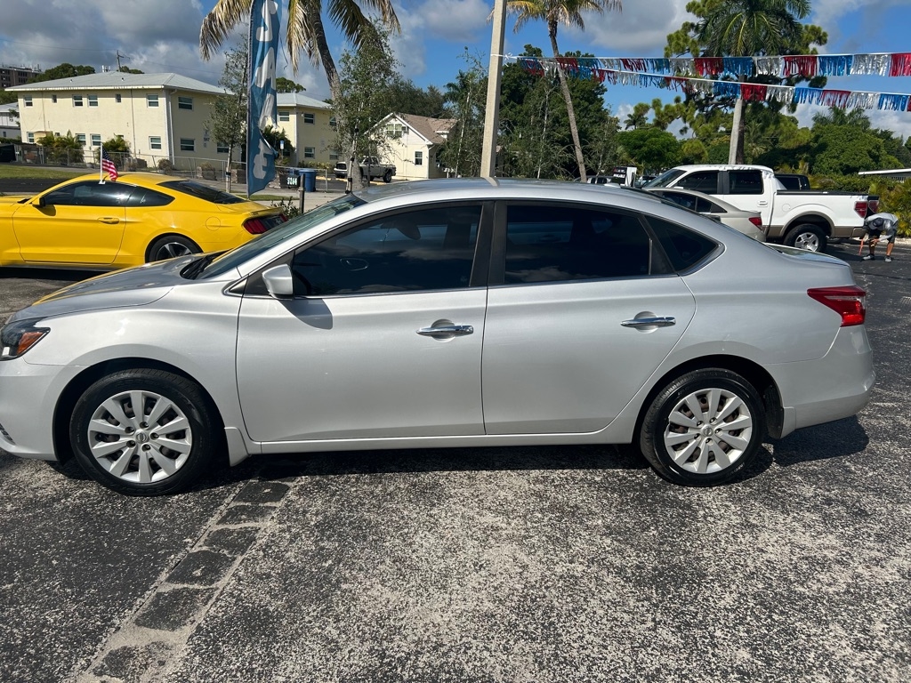 2016 Nissan Sentra S photo 4