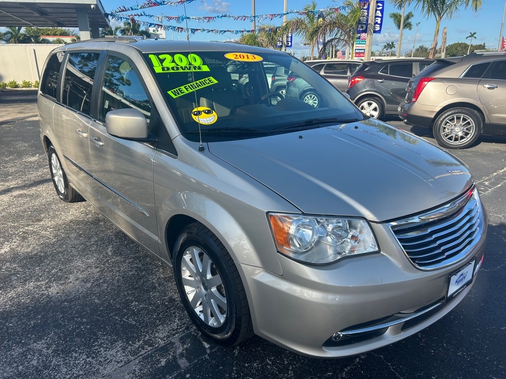 2013 Chrysler Town & Country TOURING