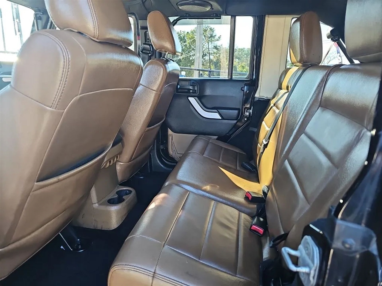 Jeep Wrangler Unlimited Sahara 4WD 2011