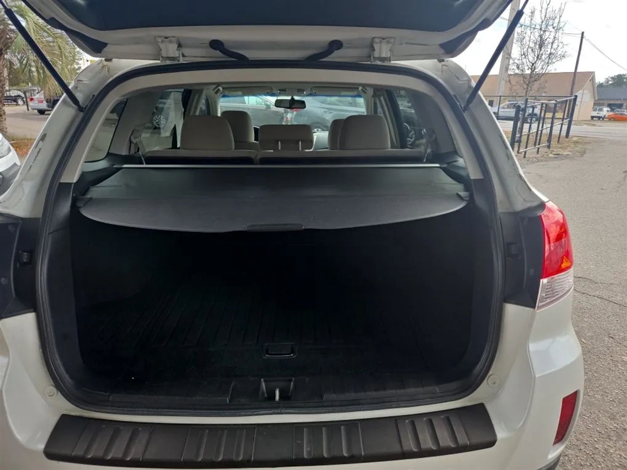 Subaru Outback 2.5i Premium 2013