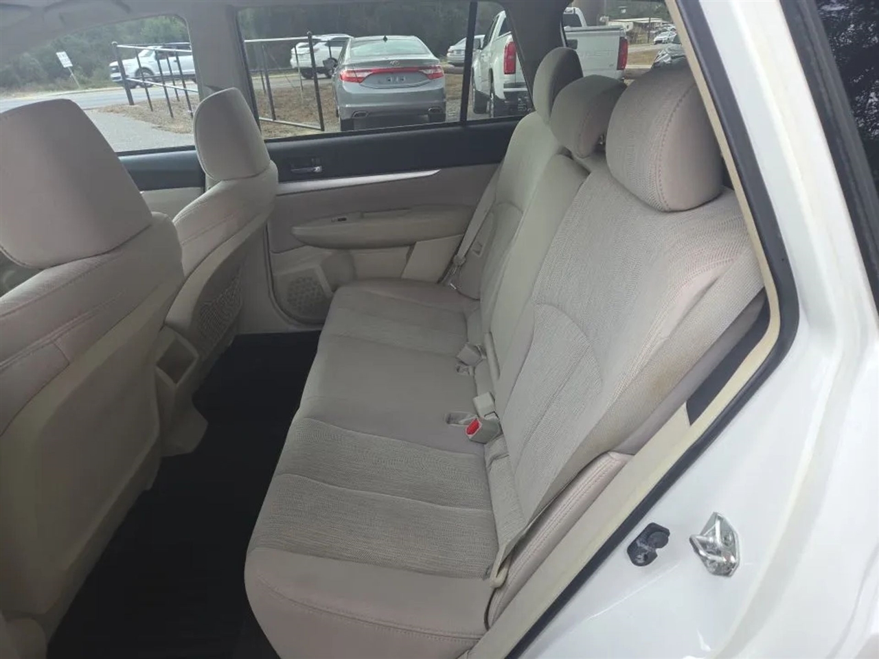 Subaru Outback 2.5i Premium 2013