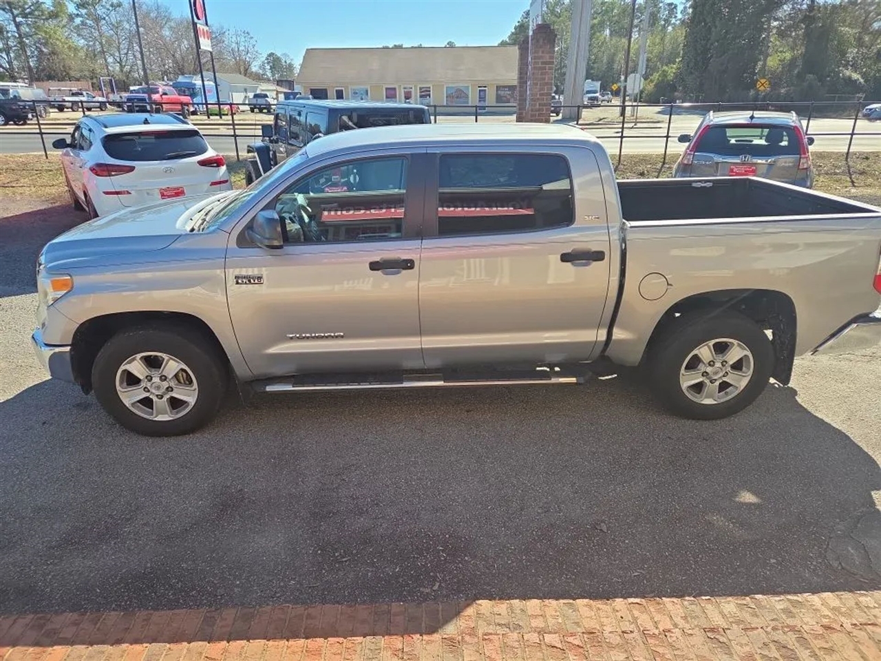 Toyota Tundra SR5 5.7L V8 FFV CrewMax 2WD 2016