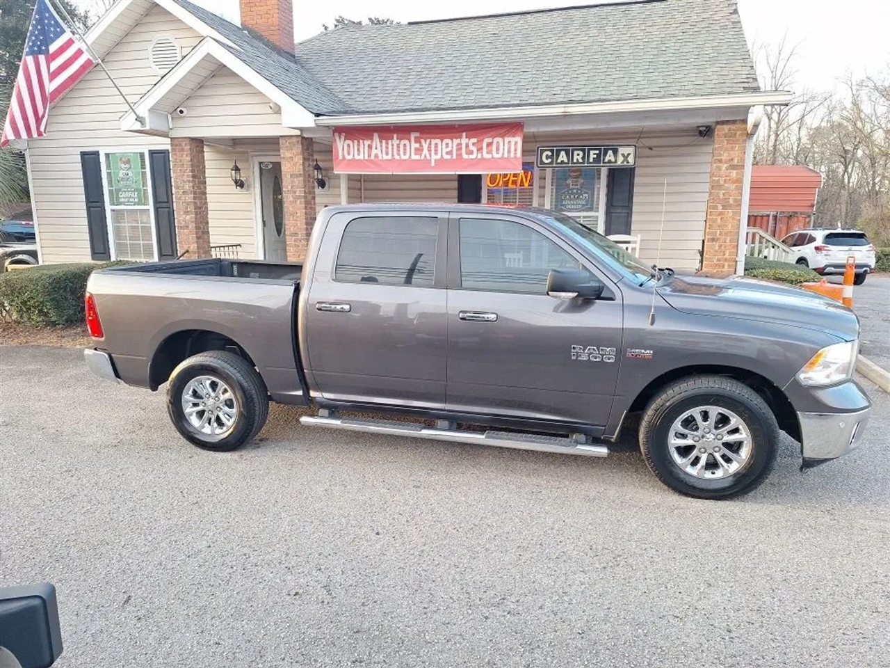 RAM 1500 SLT Crew Cab SWB 2WD 2016