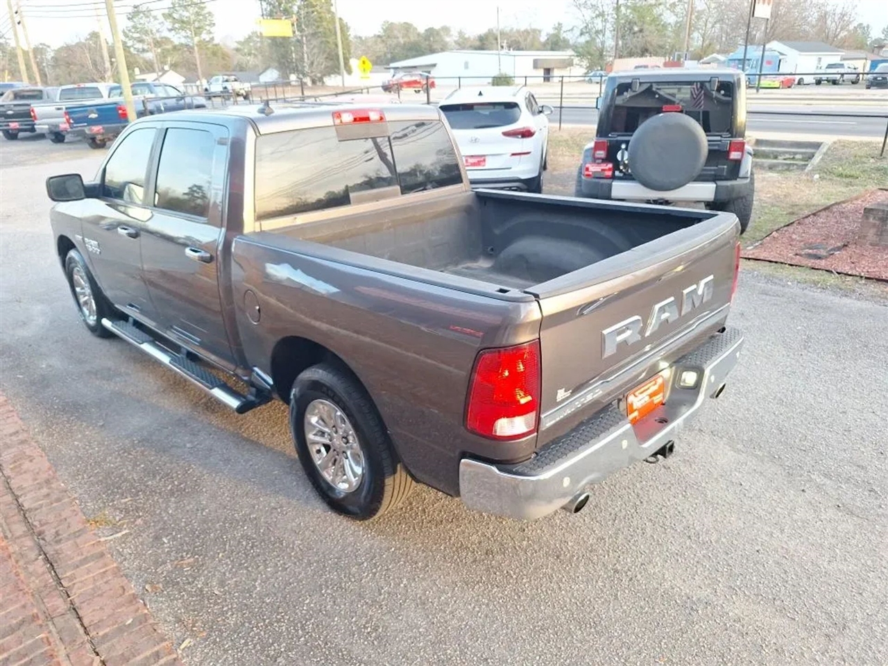 RAM 1500 SLT Crew Cab SWB 2WD 2016