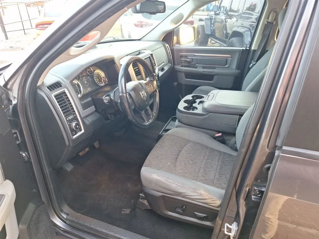 RAM 1500 SLT Crew Cab SWB 2WD 2016