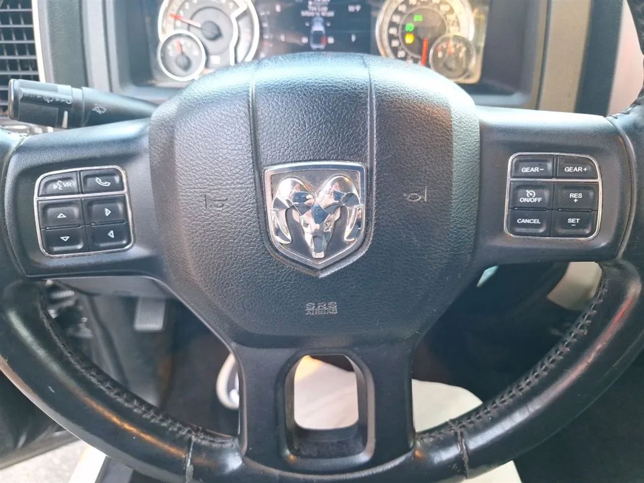 RAM 1500 SLT Crew Cab SWB 2WD 2016