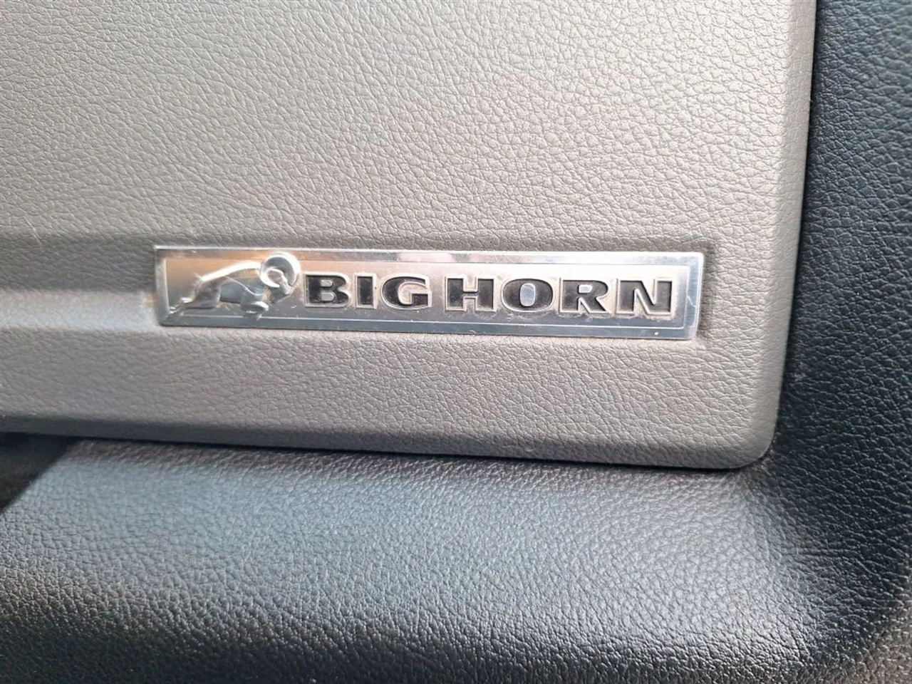 RAM 1500 SLT Crew Cab SWB 2WD 2016