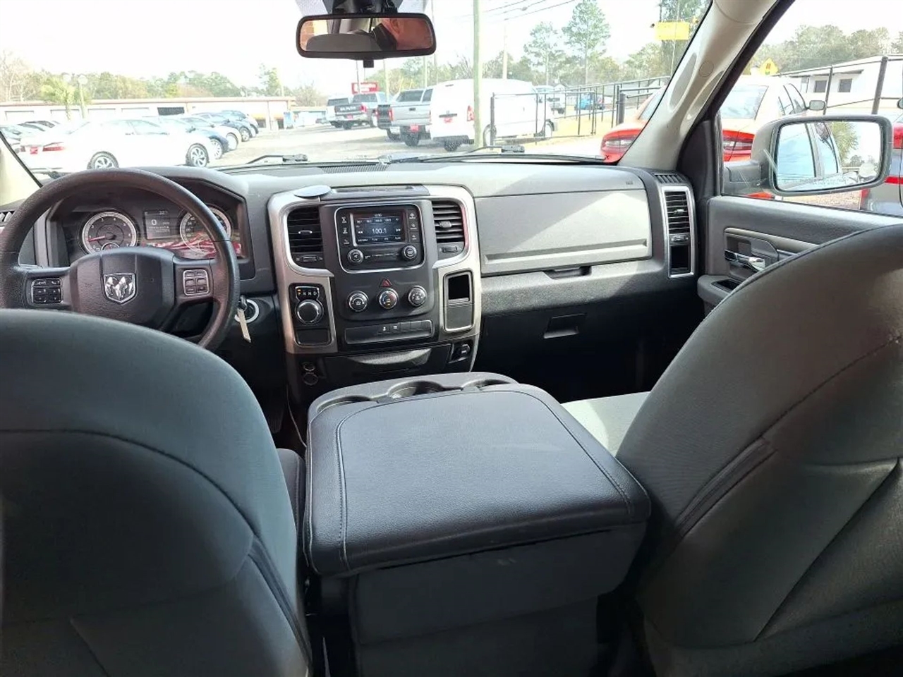 RAM 1500 SLT Quad Cab 2WD 2016