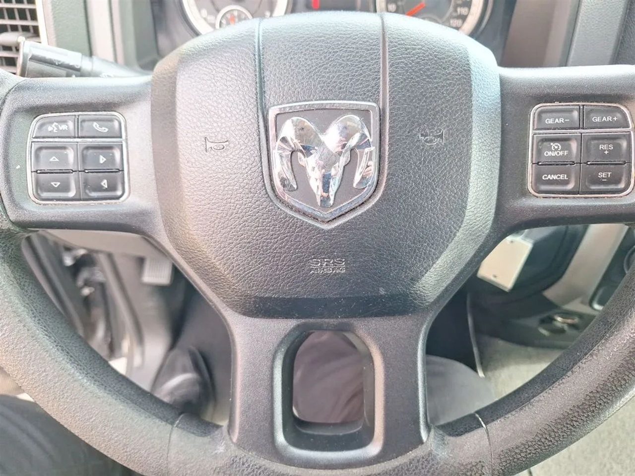 RAM 1500 SLT Quad Cab 2WD 2016