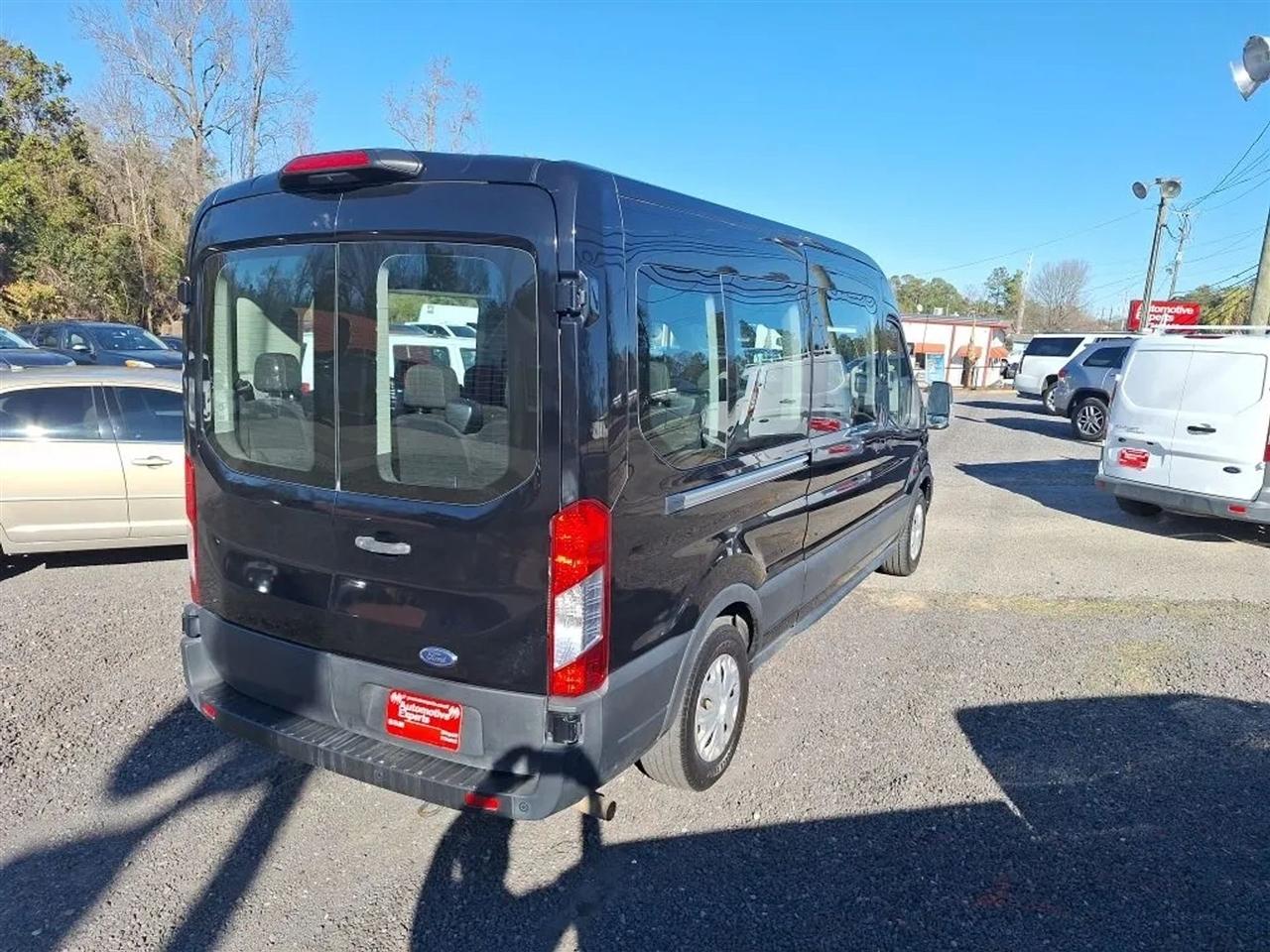 Ford Transit 350 Wagon Med. Roof XL w/Sliding Pass. 148-in. WB 2021