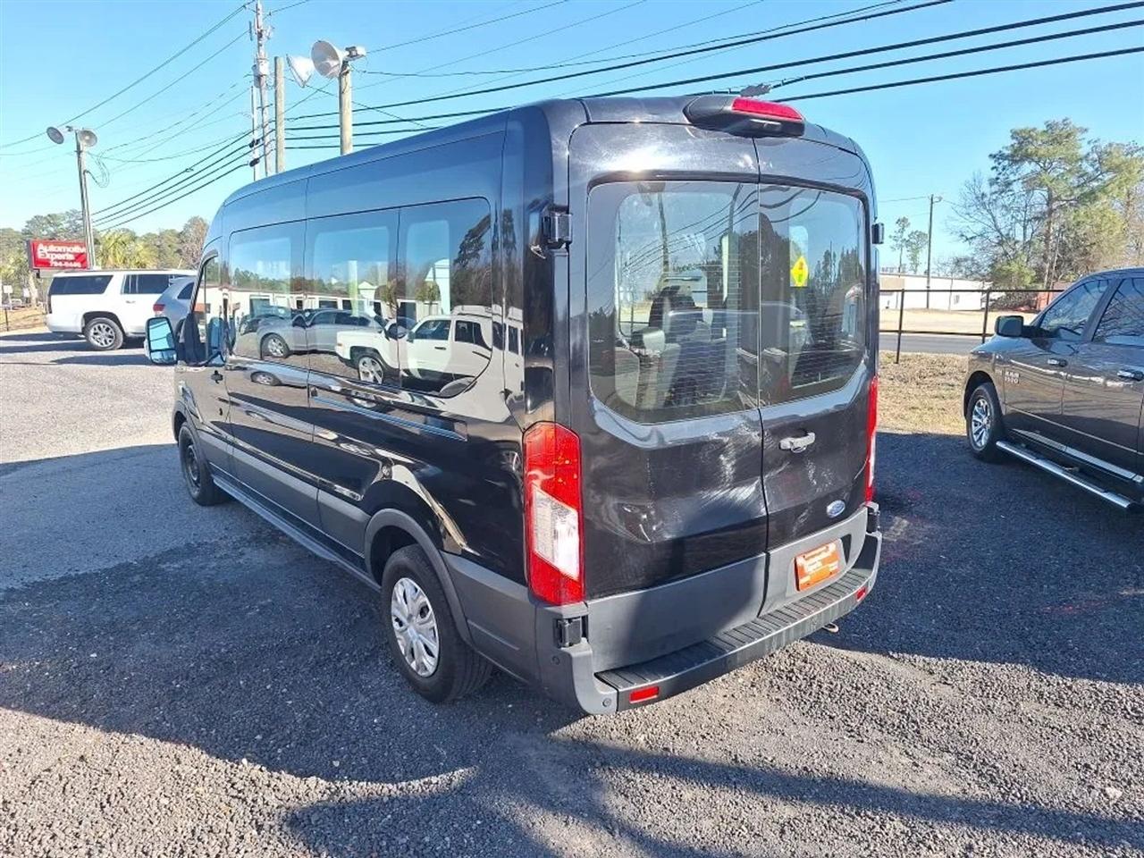 Ford Transit 350 Wagon Med. Roof XL w/Sliding Pass. 148-in. WB 2021