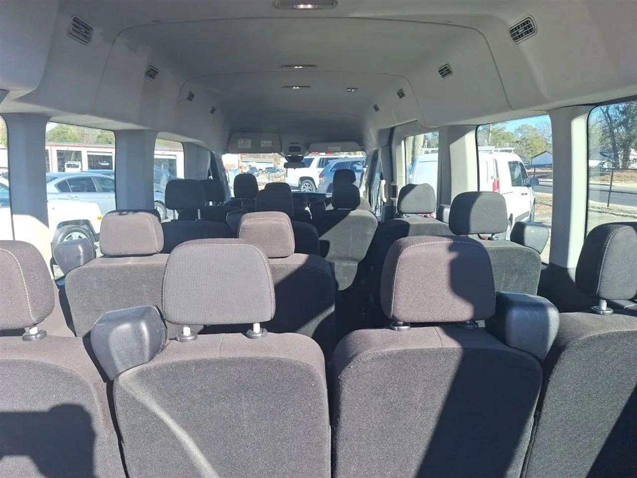 Ford Transit 350 Wagon Med. Roof XL w/Sliding Pass. 148-in. WB 2021