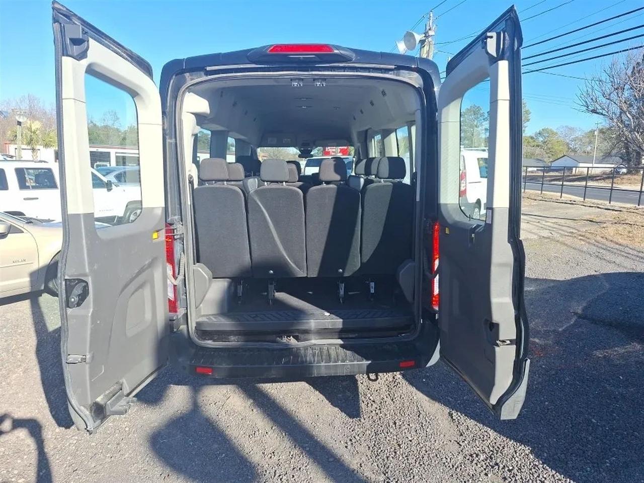 Ford Transit 350 Wagon Med. Roof XL w/Sliding Pass. 148-in. WB 2021