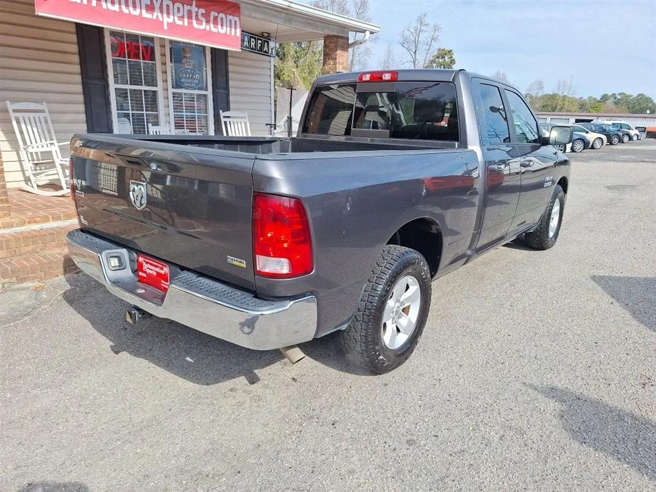 RAM 1500 SLT Quad Cab 2WD 2016