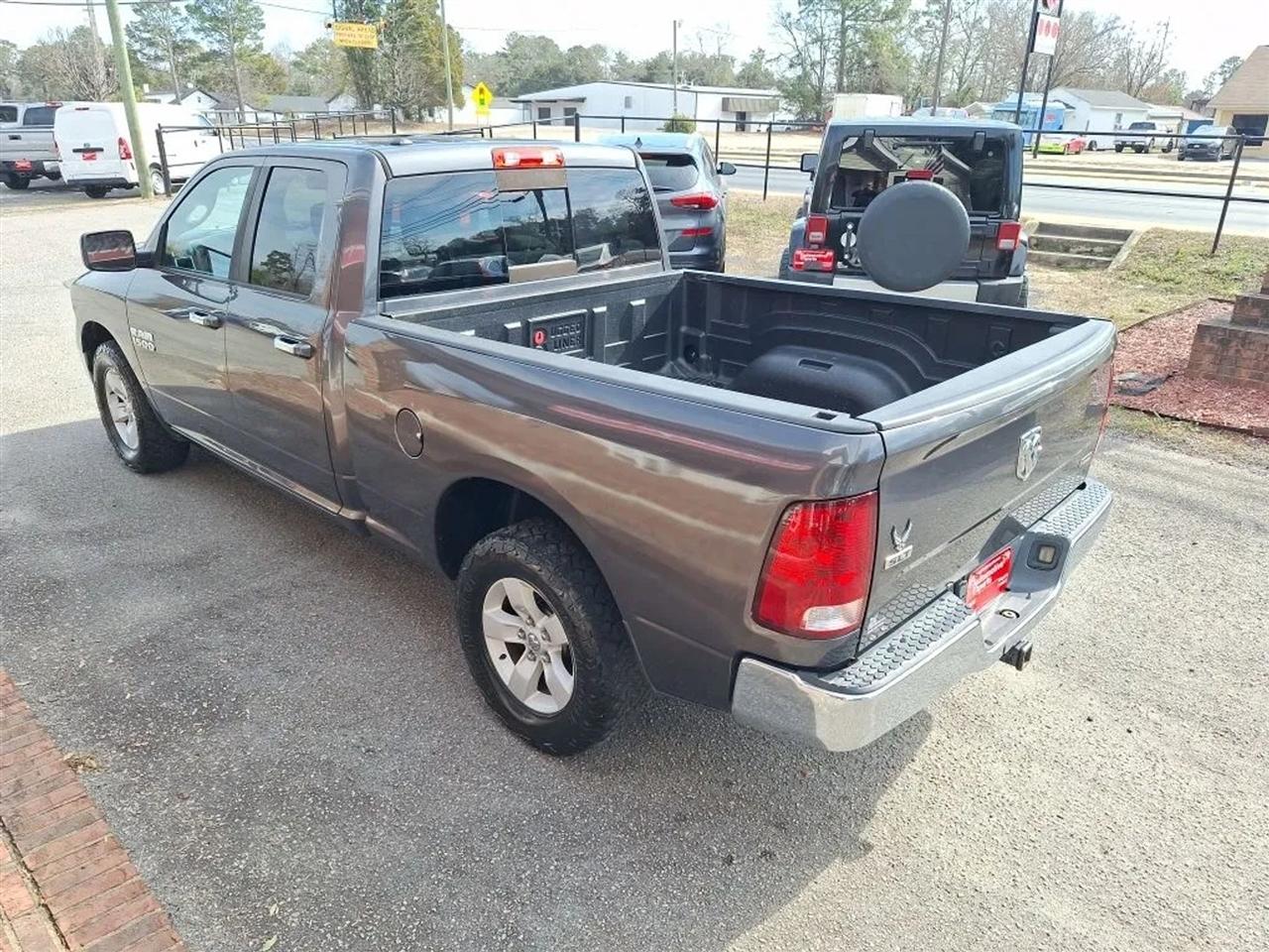 RAM 1500 SLT Quad Cab 2WD 2016