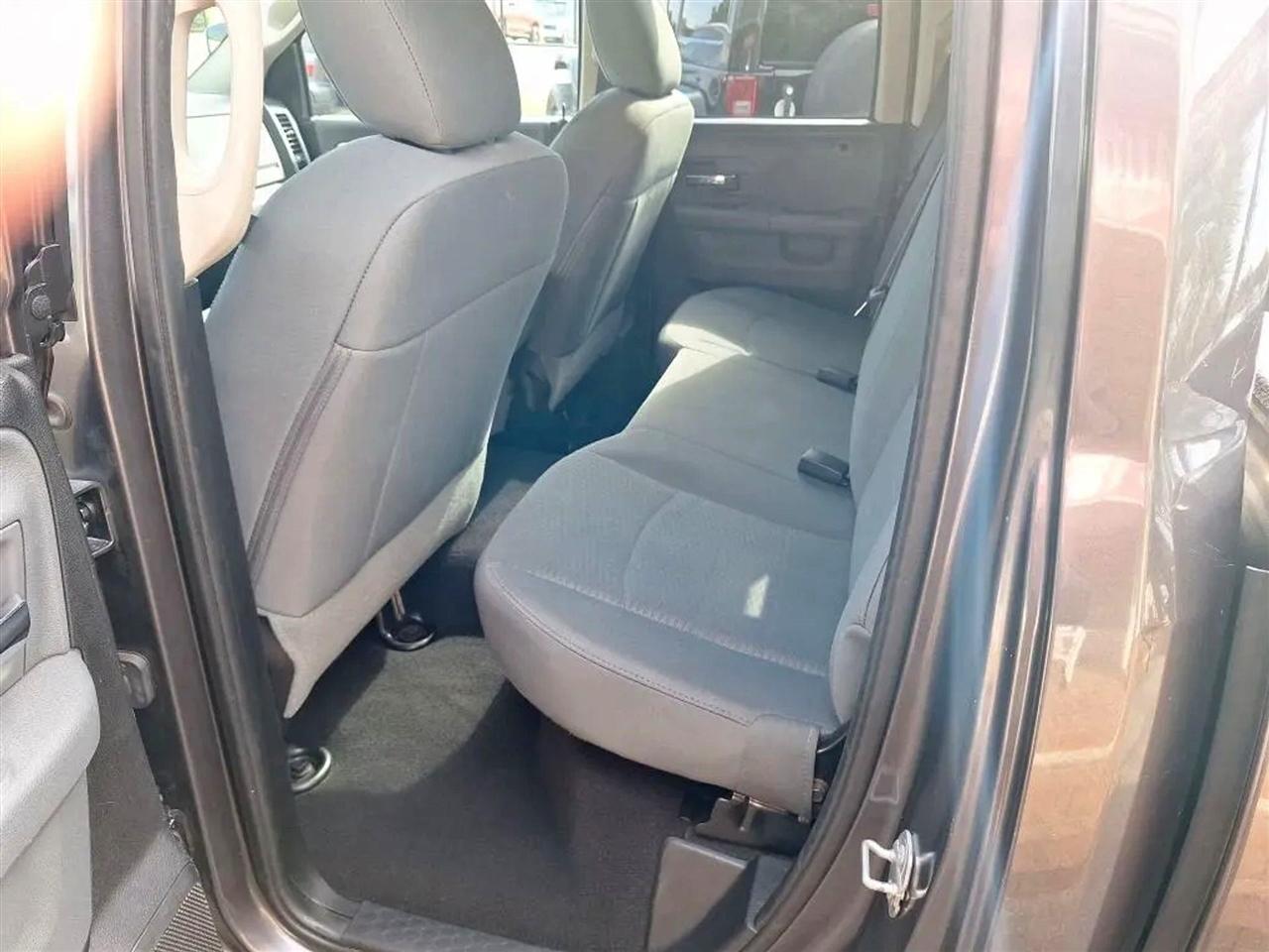 RAM 1500 SLT Quad Cab 2WD 2016