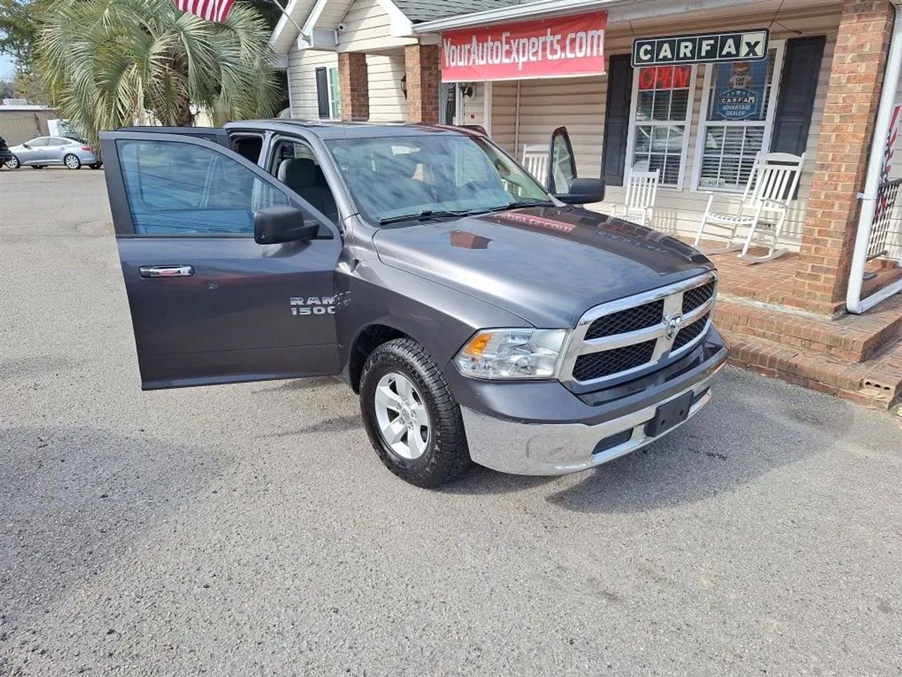RAM 1500 SLT Quad Cab 2WD 2016