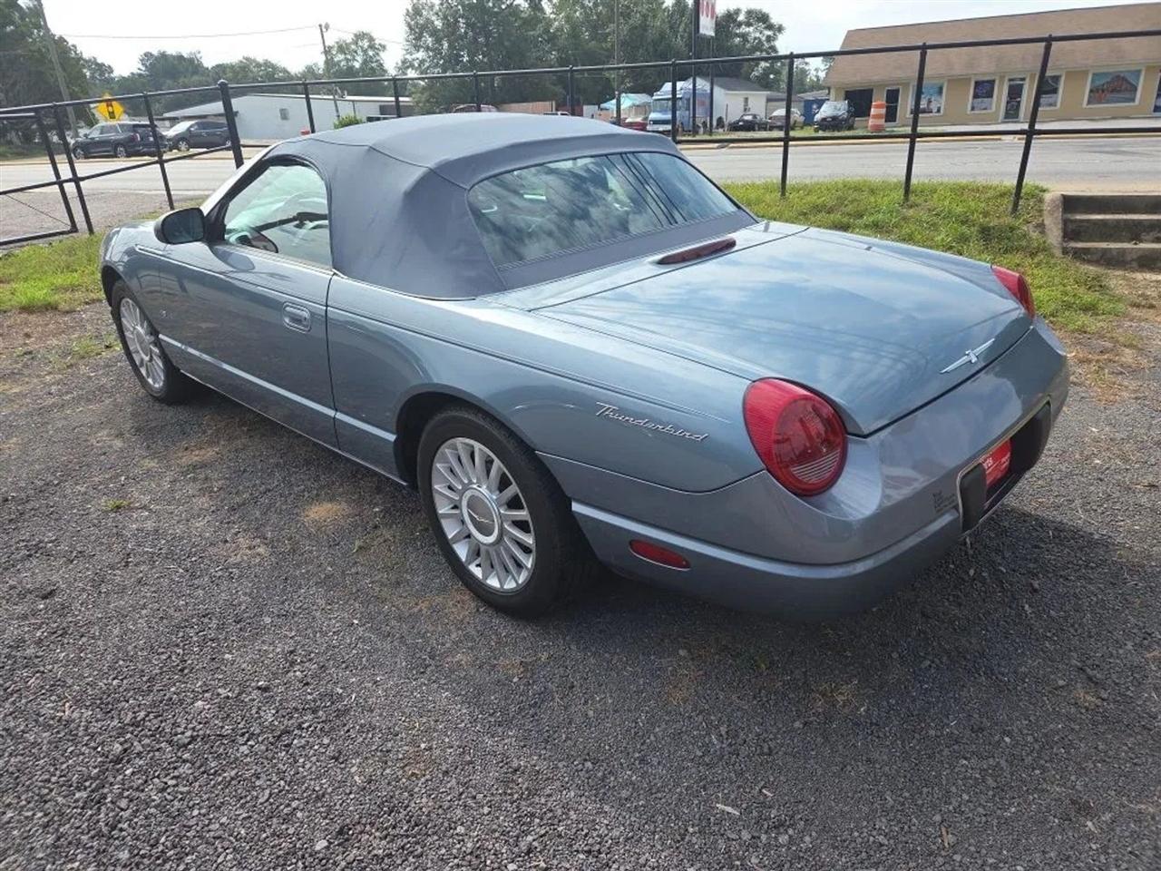 Ford Thunderbird Deluxe 2005