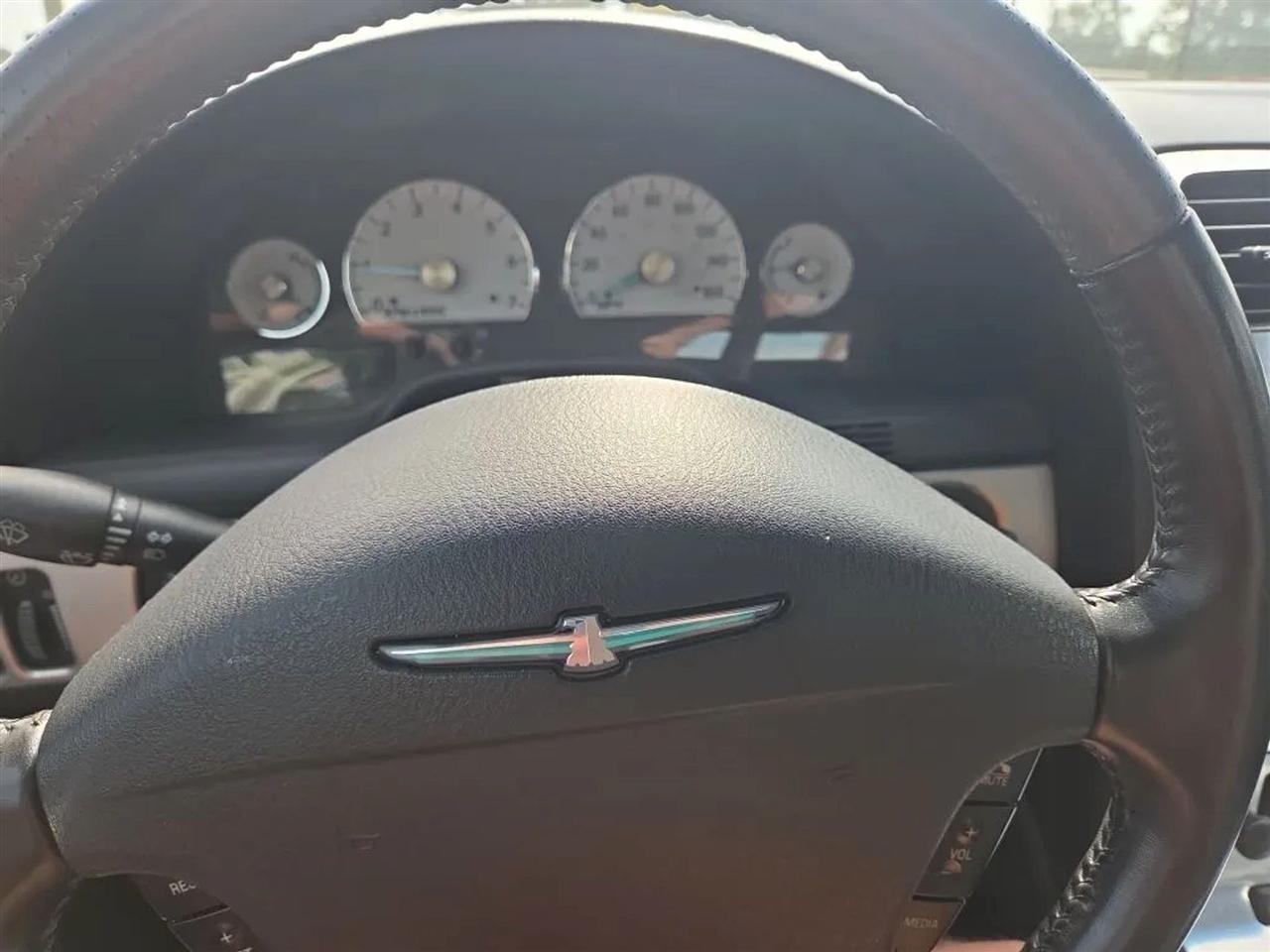 Ford Thunderbird Deluxe 2005